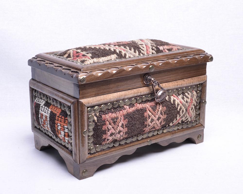 El%20İşi%20Ceviz%20Oyma%20Kilim%20Sandık