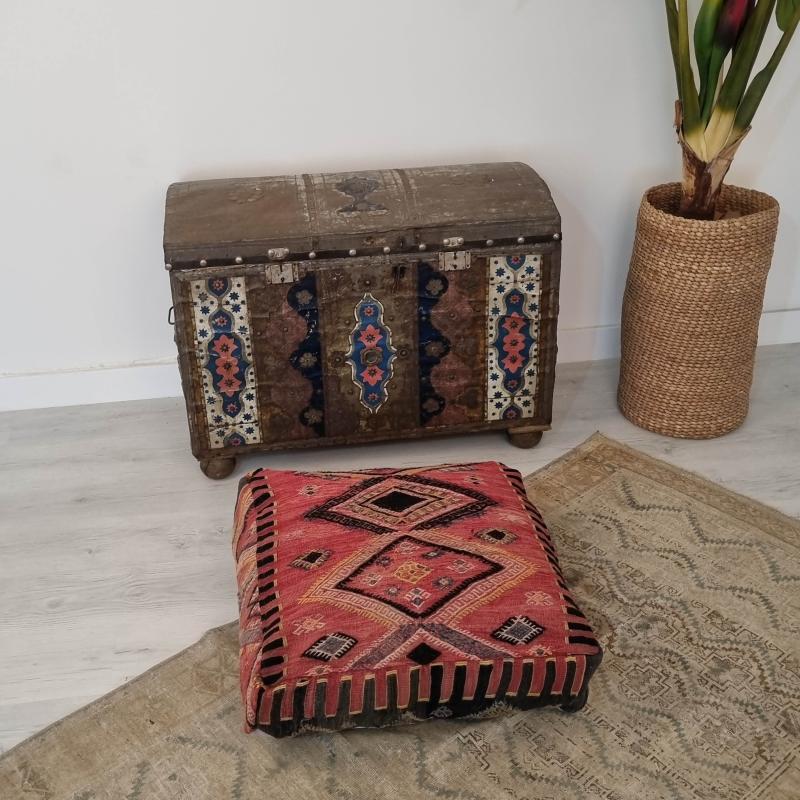 El%20Dokuma%20%20Kilim%20Puf%20Yer%20Minderi