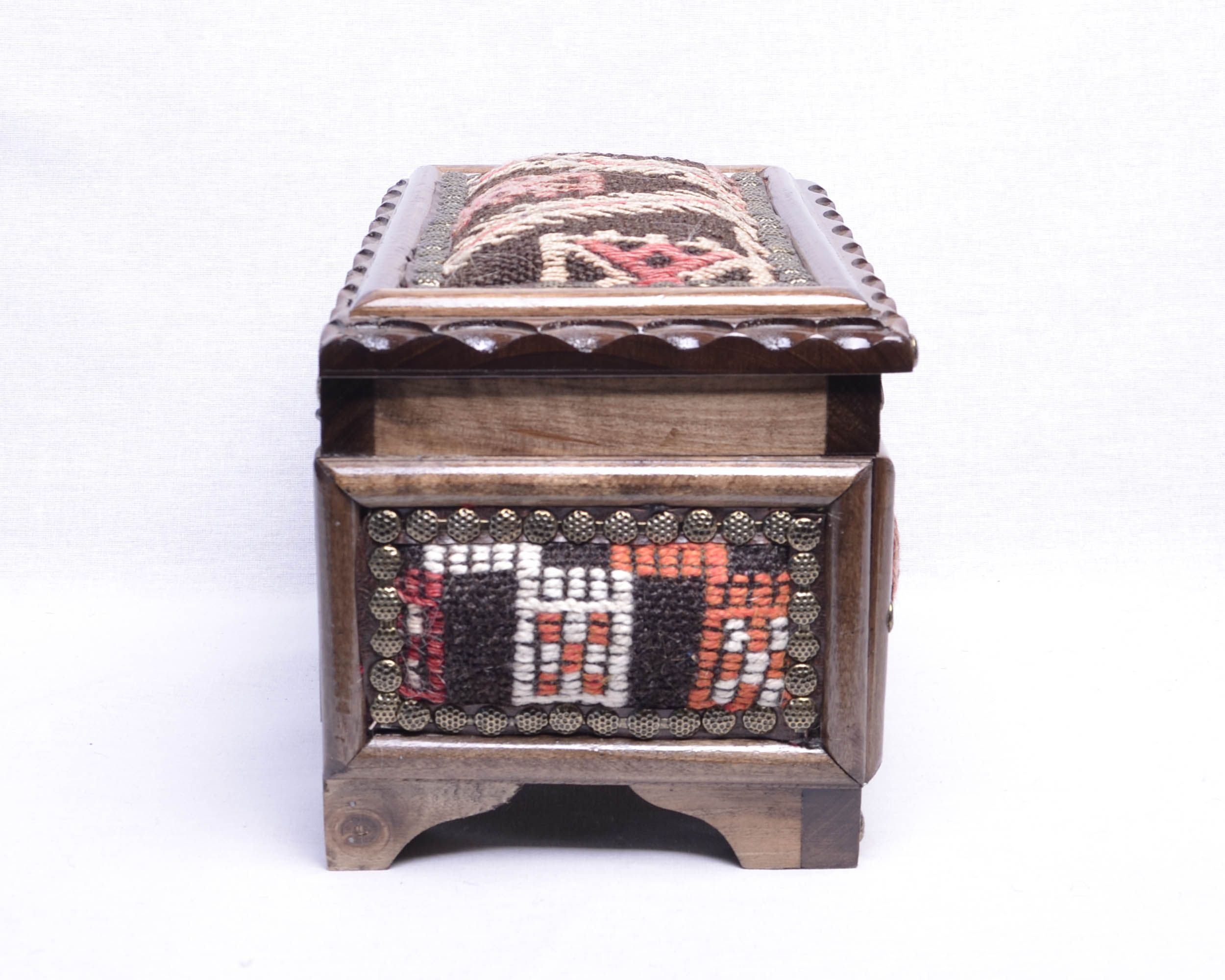 El%20İşi%20Ceviz%20Oyma%20Kilim%20Sandık