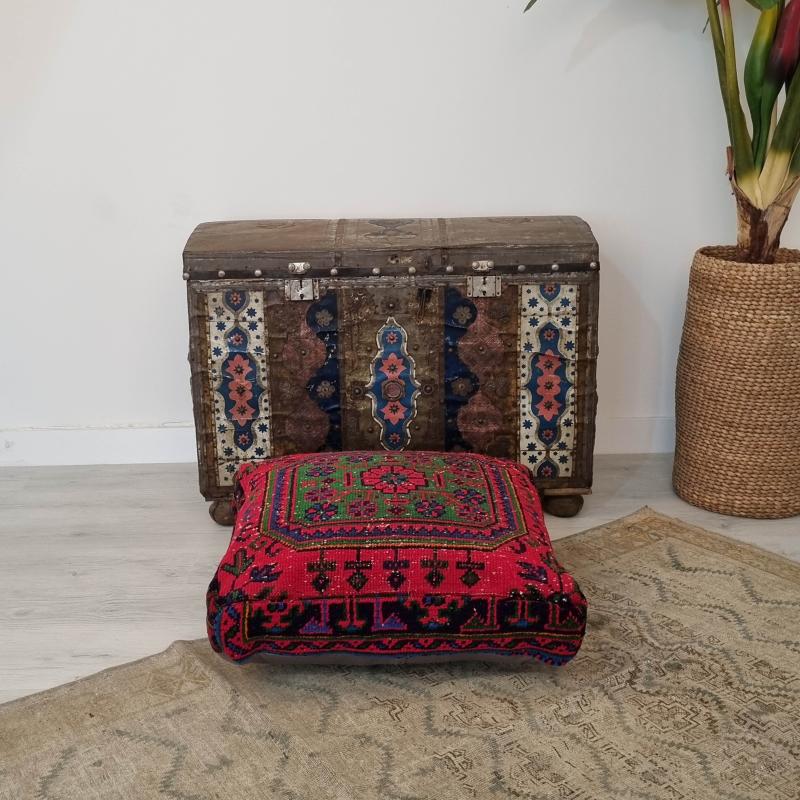 El%20Dokuma%20%20Kilim%20Puf%20Yer%20Minderi