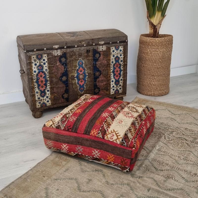 El%20Dokuma%20%20Kilim%20Puf%20Yer%20Minderi