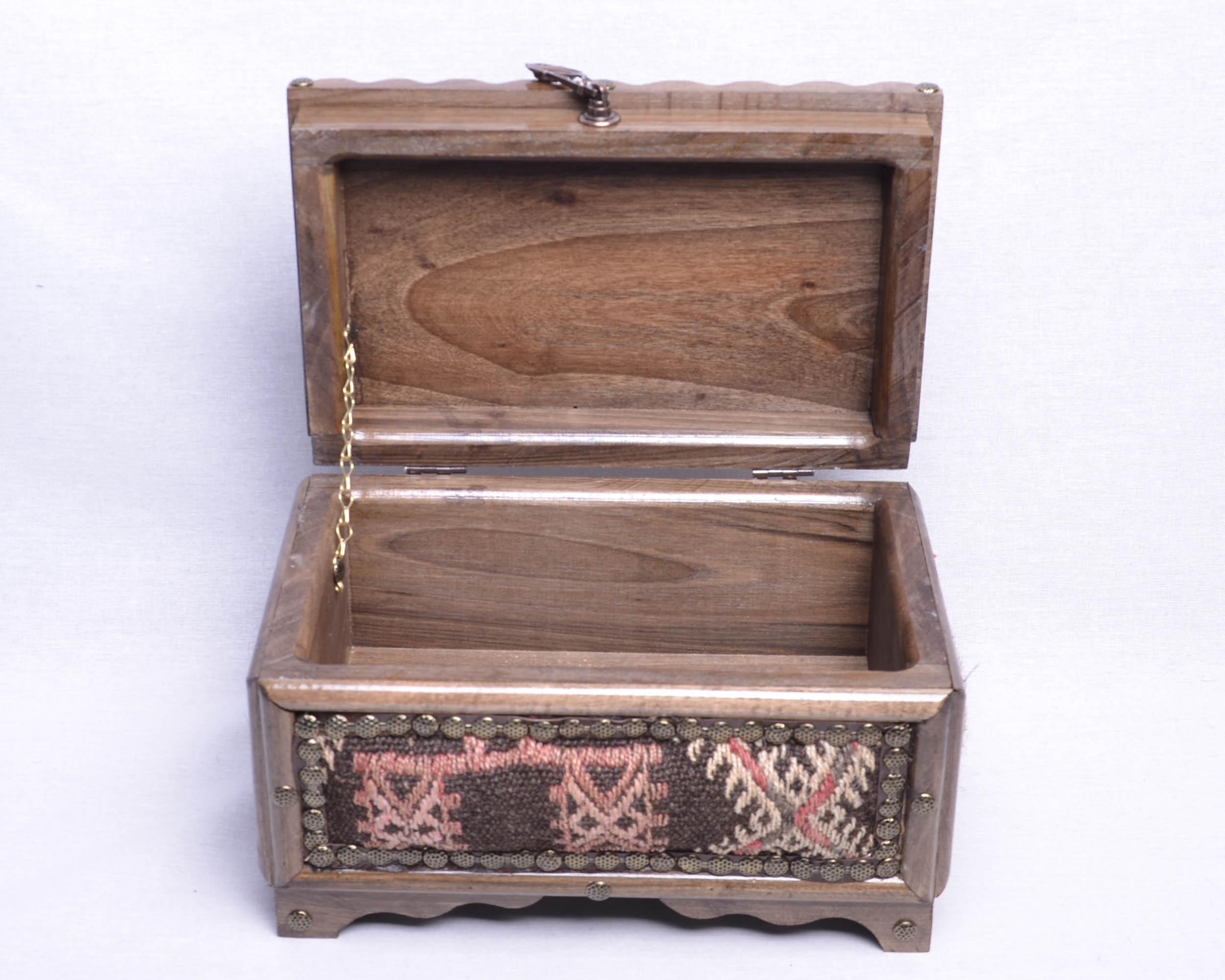 El%20İşi%20Ceviz%20Oyma%20Kilim%20Sandık