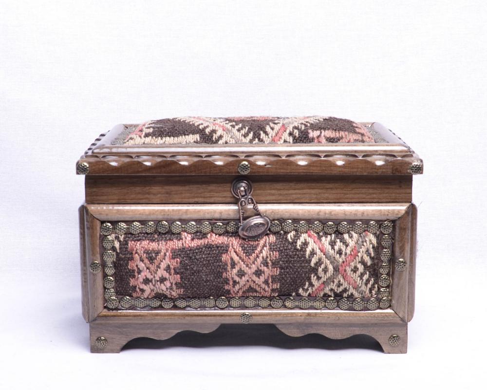 El%20İşi%20Ceviz%20Oyma%20Kilim%20Sandık