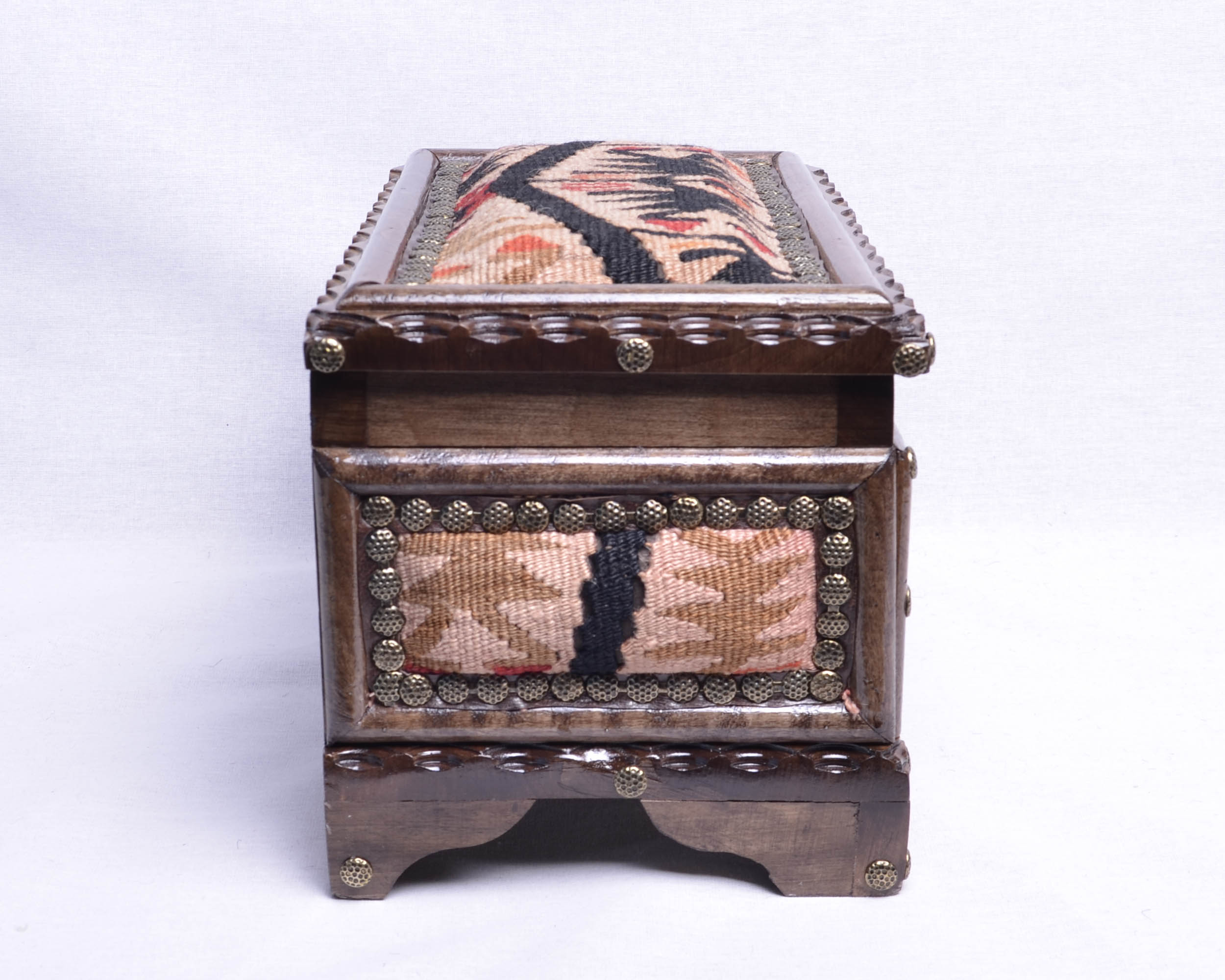 El%20İşi%20Ceviz%20Oyma%20Kilim%20Sandık