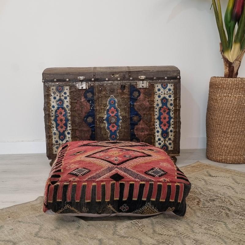 El%20Dokuma%20%20Kilim%20Puf%20Yer%20Minderi