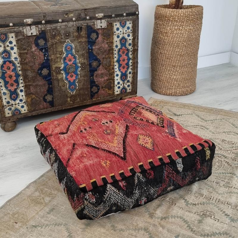 El%20Dokuma%20%20Kilim%20Puf%20Yer%20Minderi