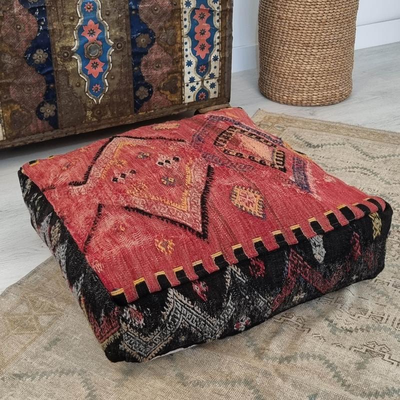 El%20Dokuma%20%20Kilim%20Puf%20Yer%20Minderi