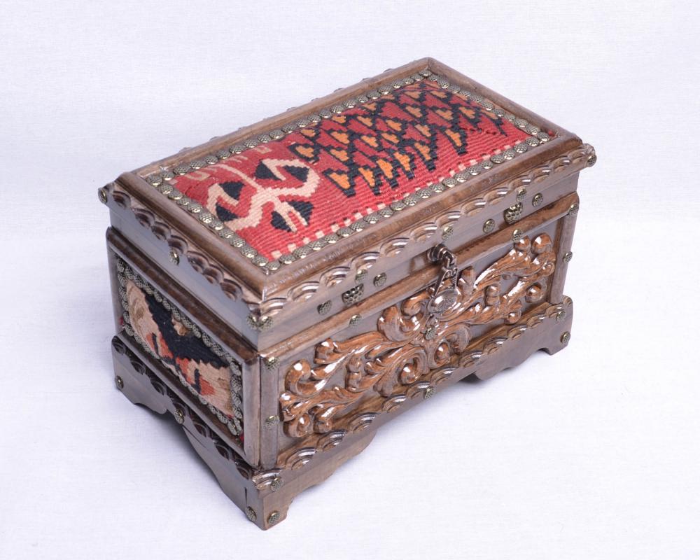 El%20İşi%20Ceviz%20Oyma%20Kilim%20Sandık