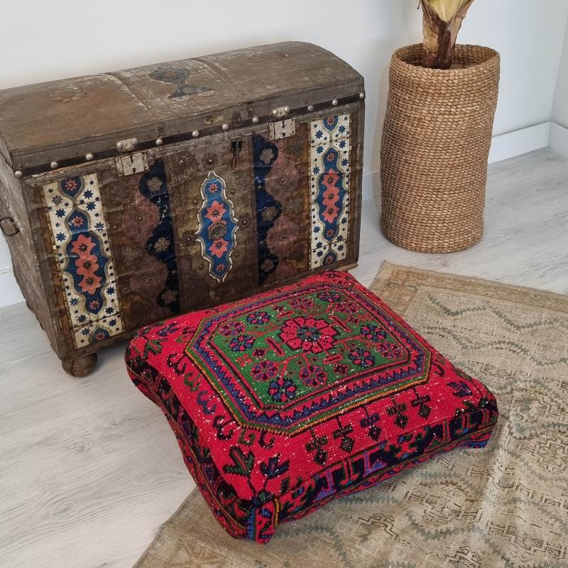 El%20Dokuma%20%20Kilim%20Puf%20Yer%20Minderi