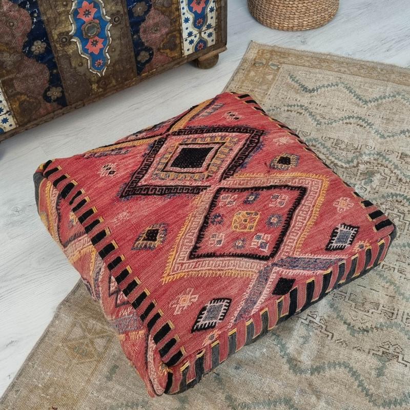 El%20Dokuma%20%20Kilim%20Puf%20Yer%20Minderi