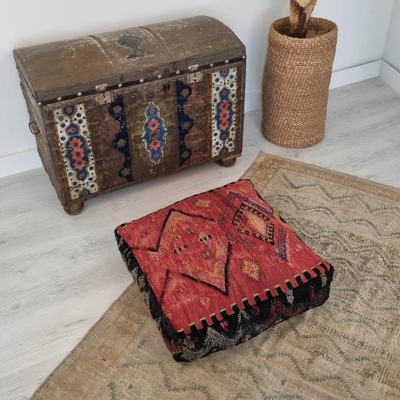 El%20Dokuma%20%20Kilim%20Puf%20Yer%20Minderi