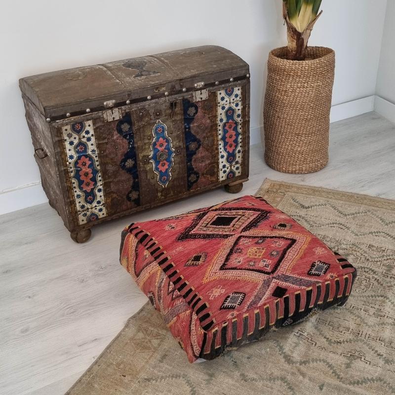 El%20Dokuma%20%20Kilim%20Puf%20Yer%20Minderi