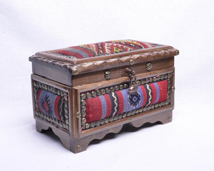El İşi Ceviz Oyma Kilim Sandık