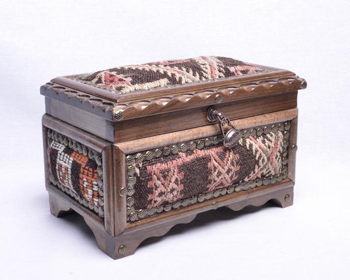 El İşi Ceviz Oyma Kilim Sandık