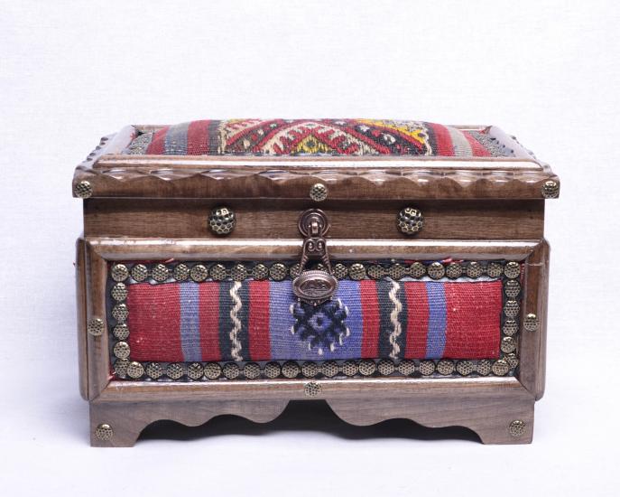 El İşi Ceviz Oyma Kilim Sandık
