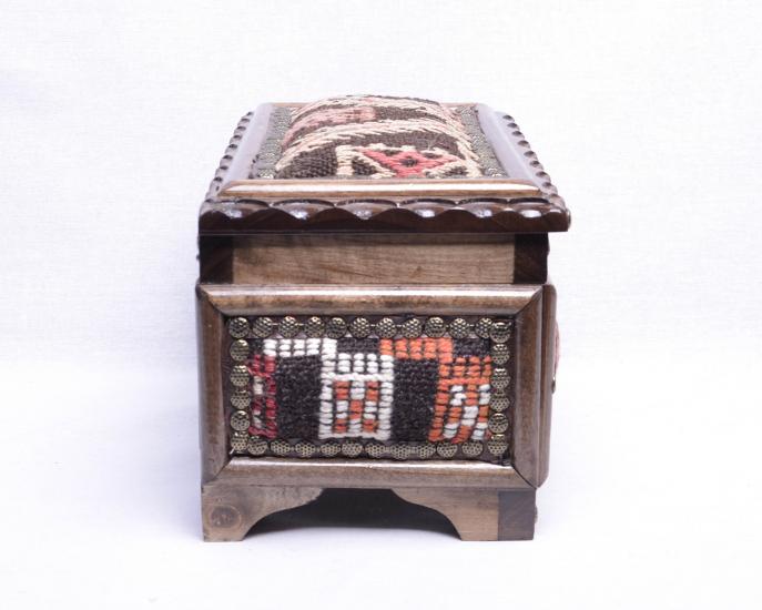 El İşi Ceviz Oyma Kilim Sandık